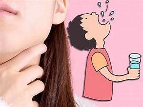 Súc miệng bằng nước muối sinh lý có thể chữa đau họng tại nhà