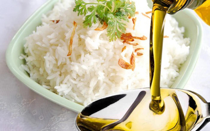 Nấu gạo với dầu dừa giúp làm giảm lượng đường hấp thu từ cơm trắng