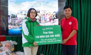 Nhãn hàng Khang Linh trao gửi yêu thương tại bản bản Suối Voi, xã Can Hồ, huyện Mường Tè, tỉnh Lai Châu