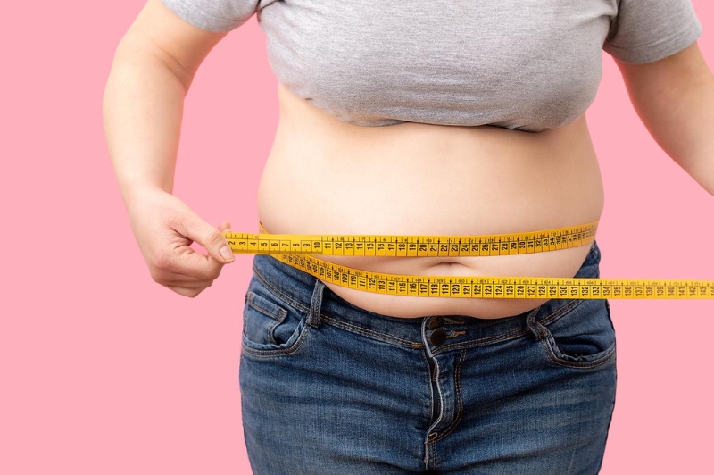 Khi estrogen giảm, cơ thể dễ tích mỡ ở bụng, hông và đùi dù chế độ ăn không thay đổi